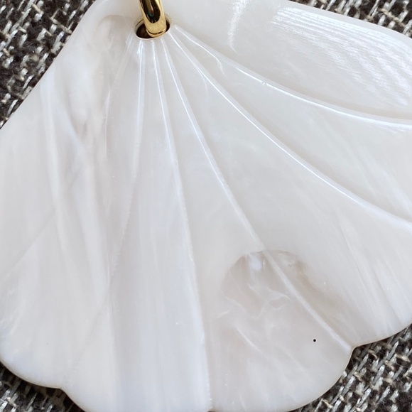 Sezane 'Gloria' Shell Earrings *rare* - Picture 7 of 9